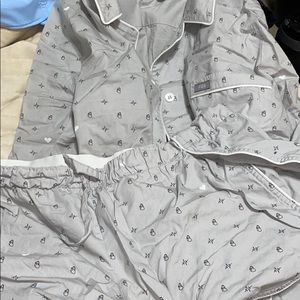 Figs anatomically correct heart lounge sleep set